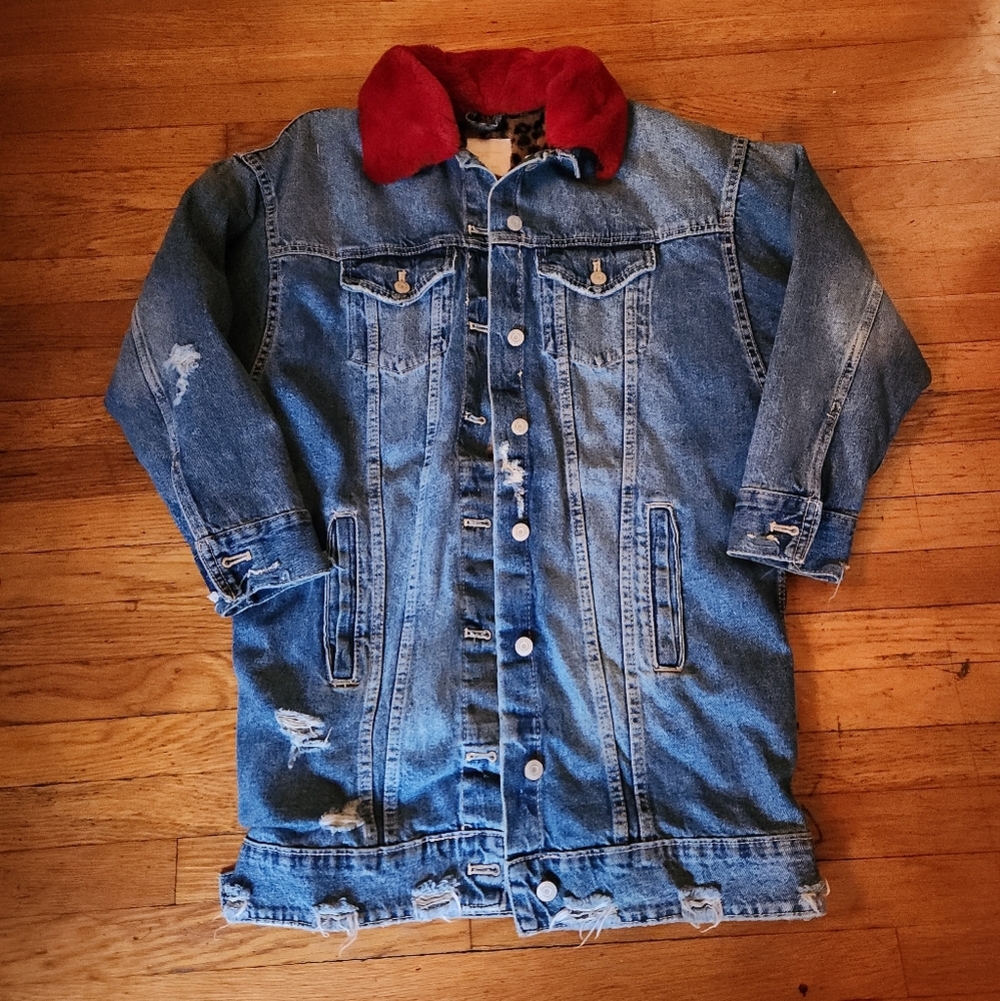 ZARA Oversized Denim Jacket with Red Faux Fur Collar and Leopard Interior‎ - Picture 4 of 9